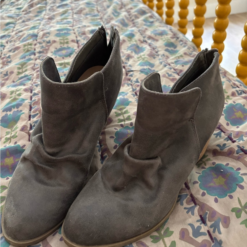 Report Women's Gray Ankle Booties